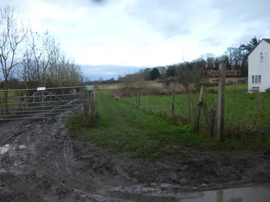 6. Turn right down footpath off Green Lane